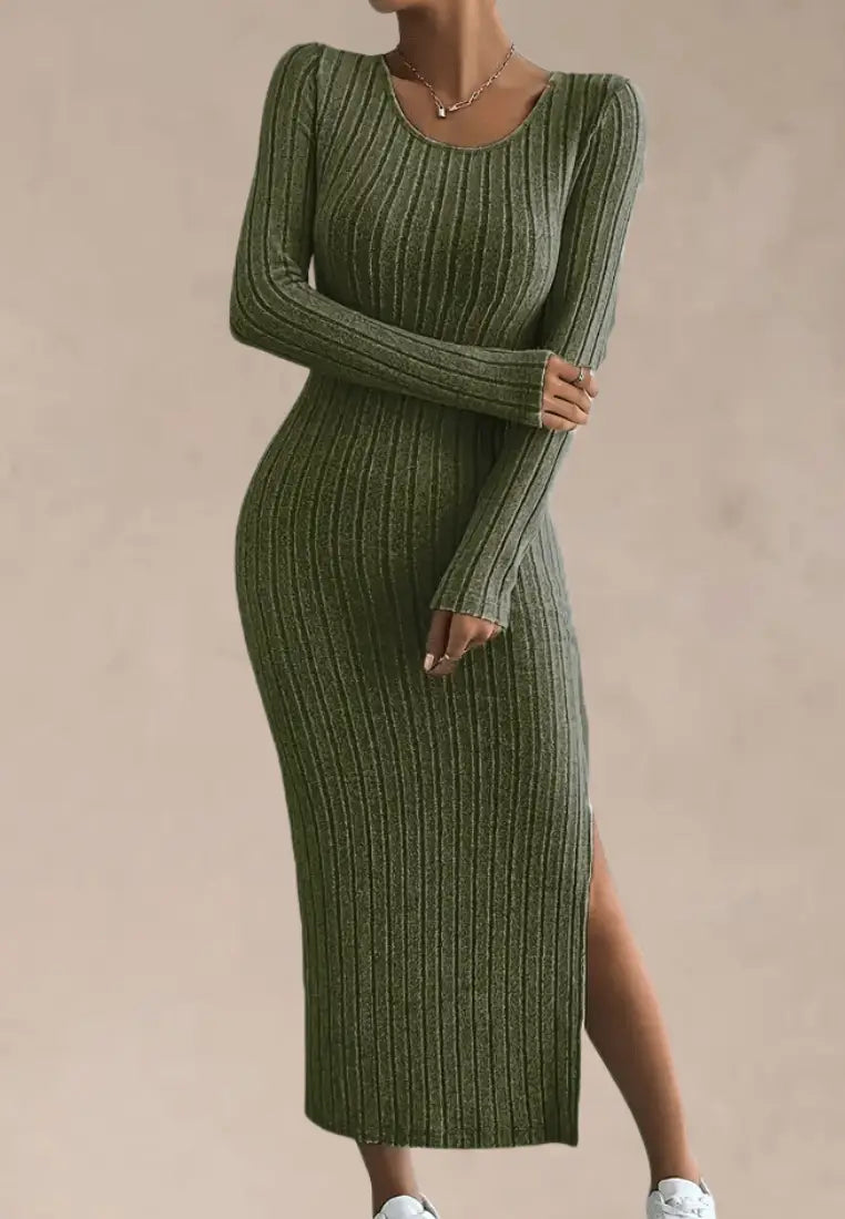 Khaki sukienka dzianinowa maxi z rozcięciem i długim rękawem