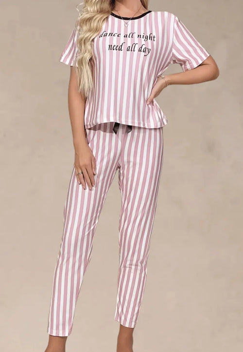 Różowy komplet piżamowy damski w paski z krótkim rękawem i długimi spodniami