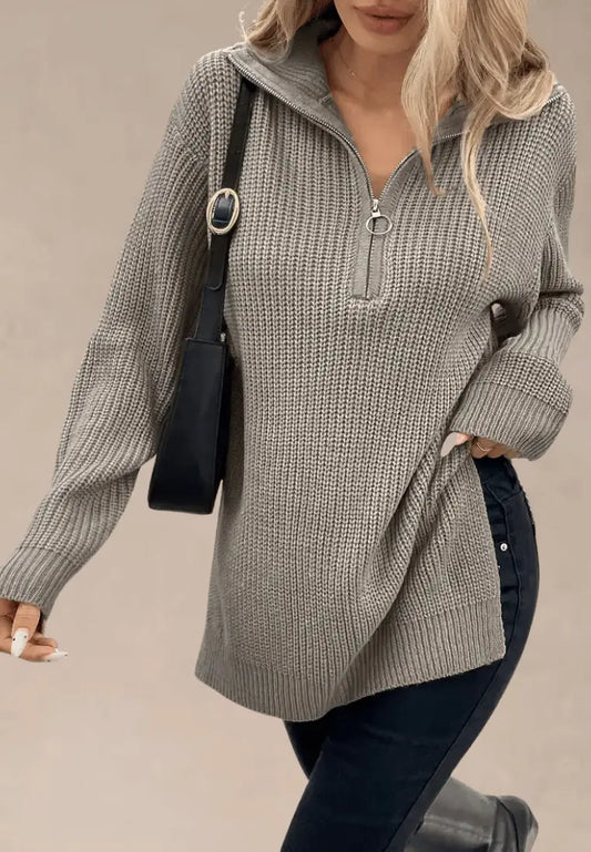 Beżowy sweter damski oversize z zamkiem i kołnierzem