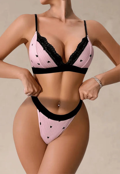 Różowy komplet bielizny damski biustonosz i stringi w serduszka z koronką