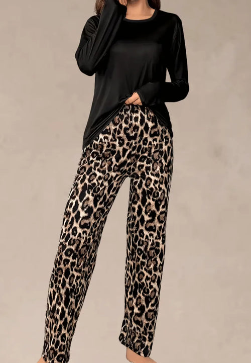 Czarny komplet piżamowy damski z długim rękawem i długimi spodniami w panterkę