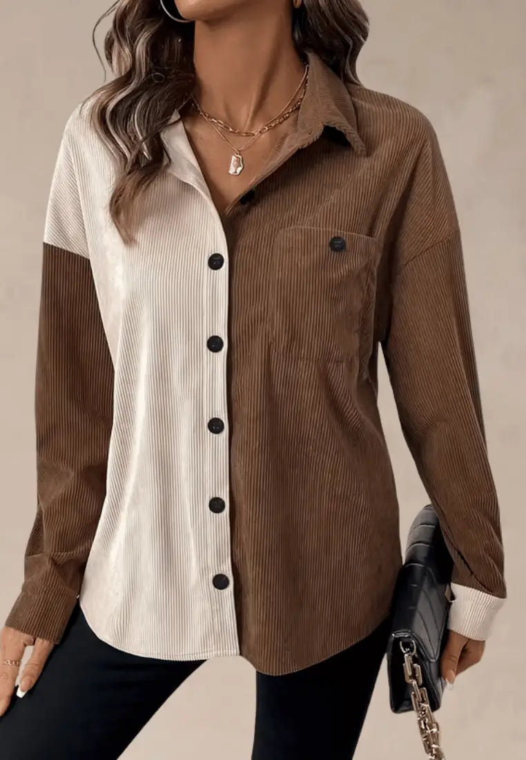 Brązowa koszula damska sztruksowa dwukolorowa z kieszenią i guzikami