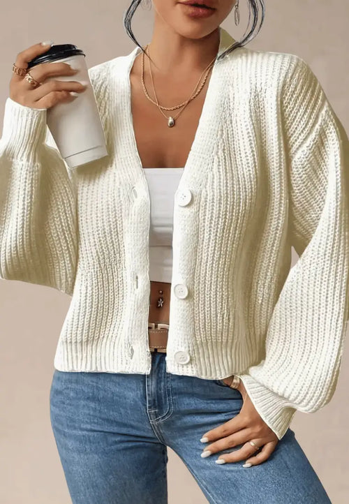 Biały kardigan damski prążkowany krótki fason zapinany na guziki