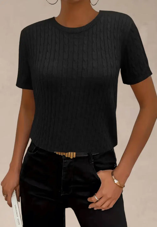 Czarny sweter damski z krótkim rękawem i okrągłym dekoltem