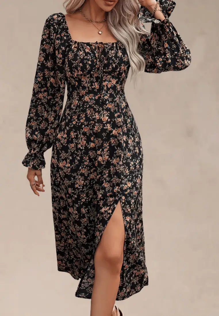 Czarna sukienka midi w drobny kwiatowy nadruk z kwadratowym dekoltem