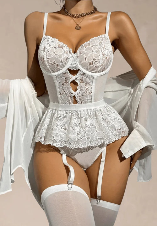 Biały zestaw bielizny damski koronkowy z fiszbinami i pasem do pończoch