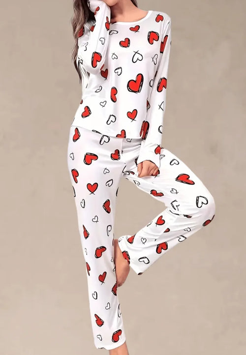 Biały komplet piżamowy damski z długim rękawem i spodniami w czerwone serduszka