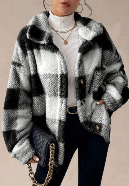 Czarna kurtka damska polarowa oversize w kratę z guzikami