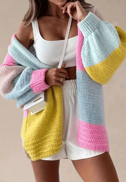 Pastelowy kardigan damski oversize z miękkiej dzianiny bez zapięcia