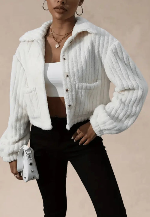 Biała kurtka damska polarowa krótka z guzikami i kieszeniami