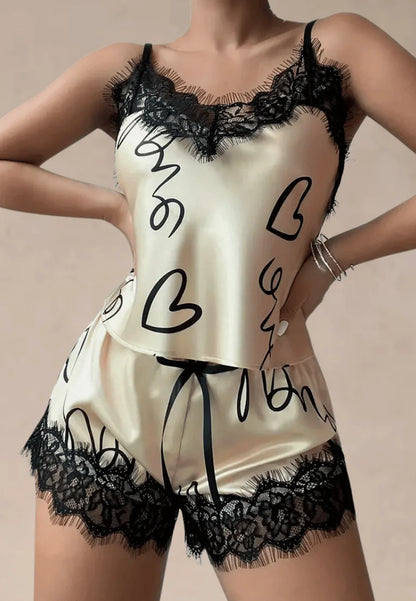 Beżowy komplet piżamowy damski satynowy na ramiączkach z krótkimi spodenkami