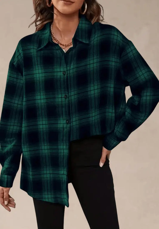 Zielona koszula damska flanelowa w kratę z kołnierzykiem i długim rękawem