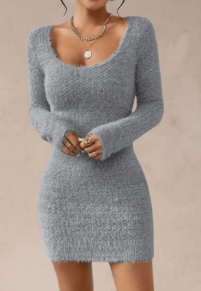Szara sukienka dzianinowa z długim rękawem i okrągłym dekoltem