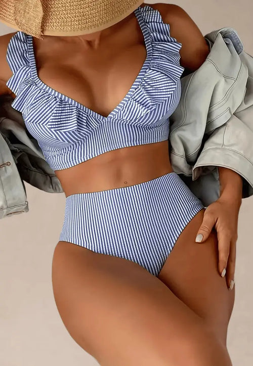 Niebieski strój kąpielowy dwuczęściowy damski w delikatne paski i falbanki