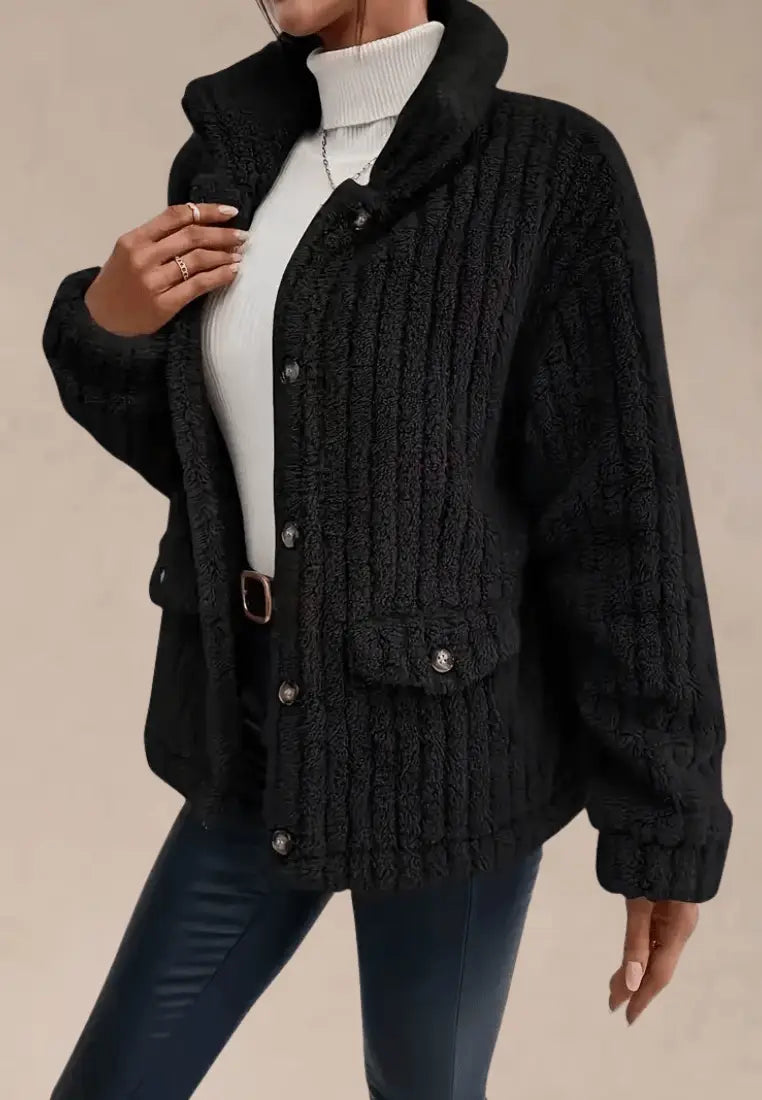 Czarna kurtka damska polarowa oversize pikowana z guzikami