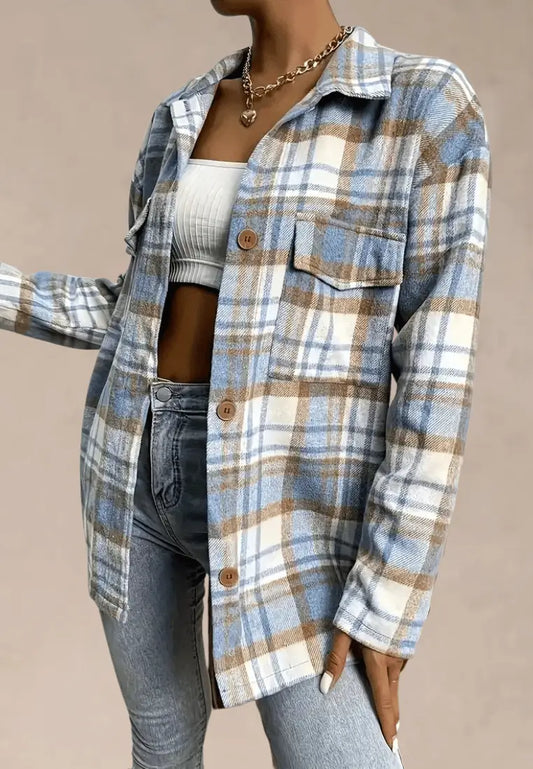 Niebieska koszula damska flanelowa w kratę z kieszenią i długim rękawem