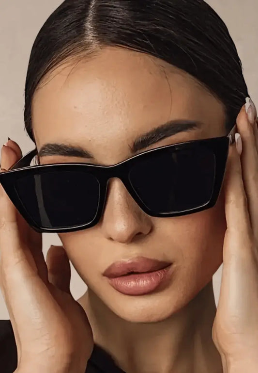 Czarne okulary przeciwsłoneczne damskie kocie oczy elegancki styl