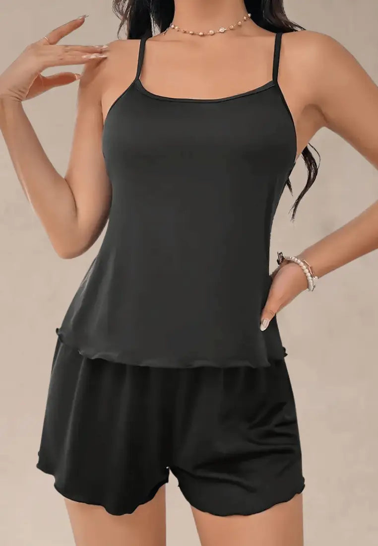 Czarny komplet piżamowy damski z topem na ramiączkach i szortami