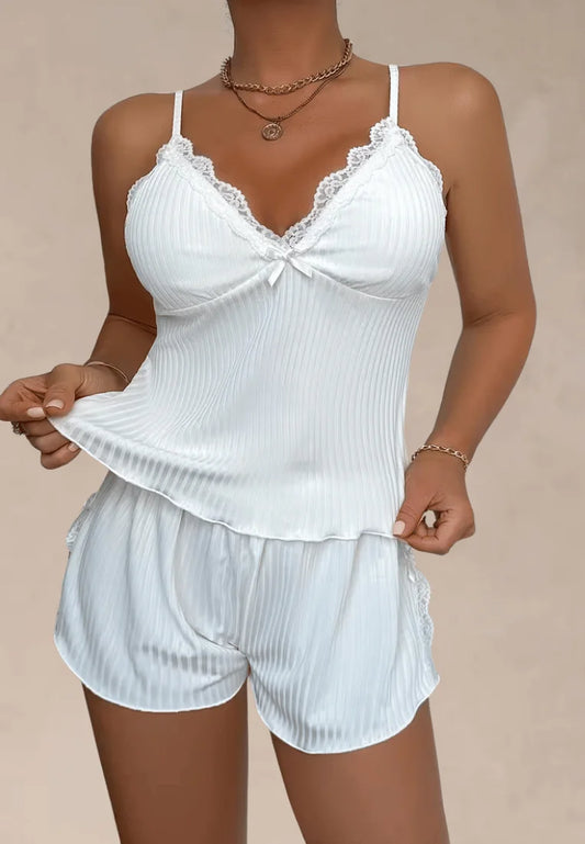Biały komplet piżamowy damski top na ramiączkach i krótkie spodenki