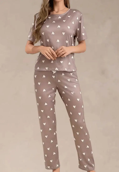 Brązowy komplet piżamowy damski z krótkim rękawem i długimi spodniami w białe serca