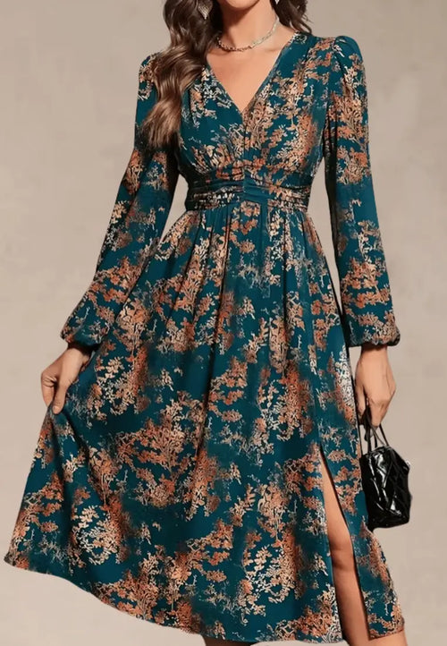 Zielona sukienka midi w kwiatowy wzór z rozcięciem i długim rękawem