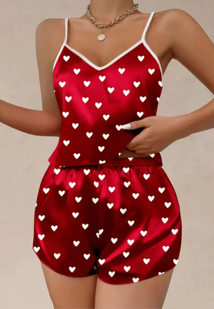 Czerwony komplet piżamowy damski z topem i spodenkami w serca