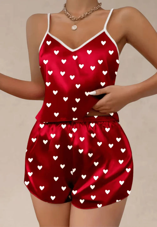 Czerwony komplet piżamowy damski z topem i spodenkami w serca