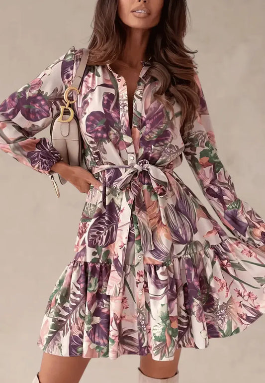 Wielokolorowa sukienka z liściastym printem wiązana z falbaną