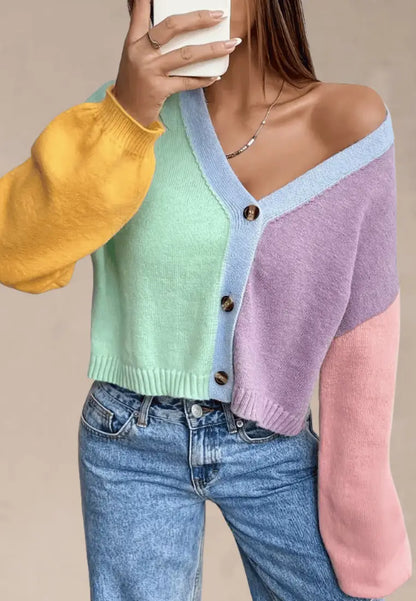Pastelowy kardigan damski zapinany na guziki krótki fason