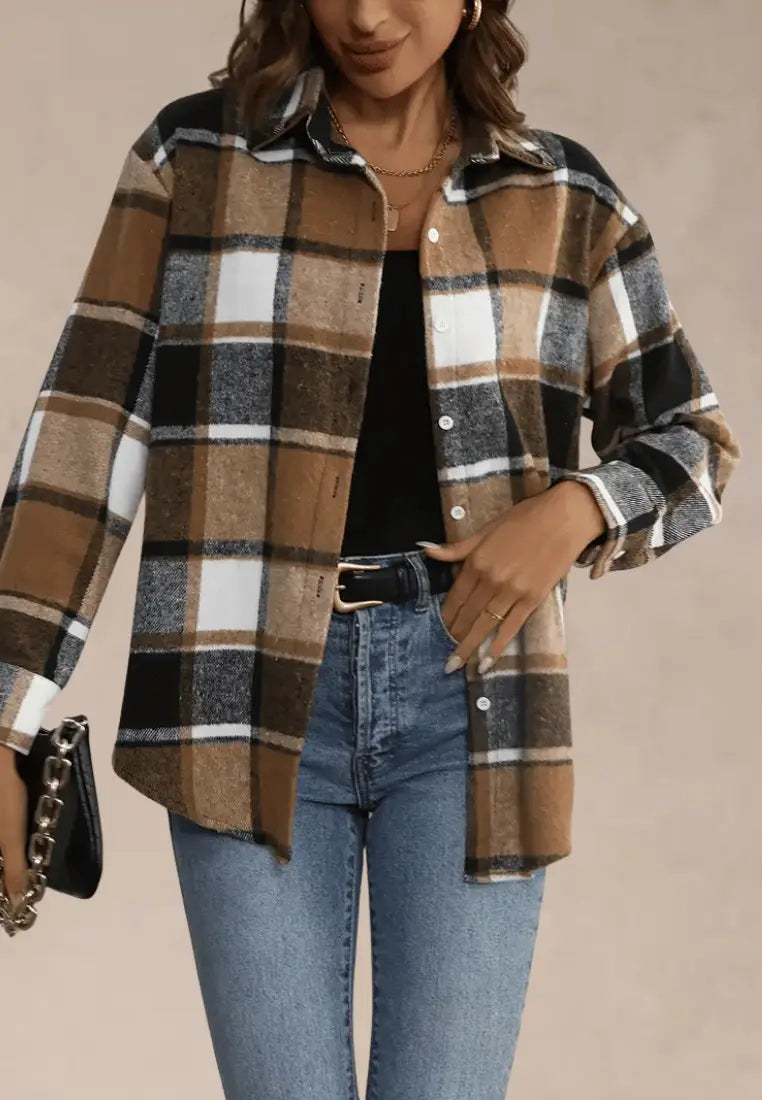 Brązowa koszula damska flanelowa w kratę z długim rękawem i kołnierzykiem