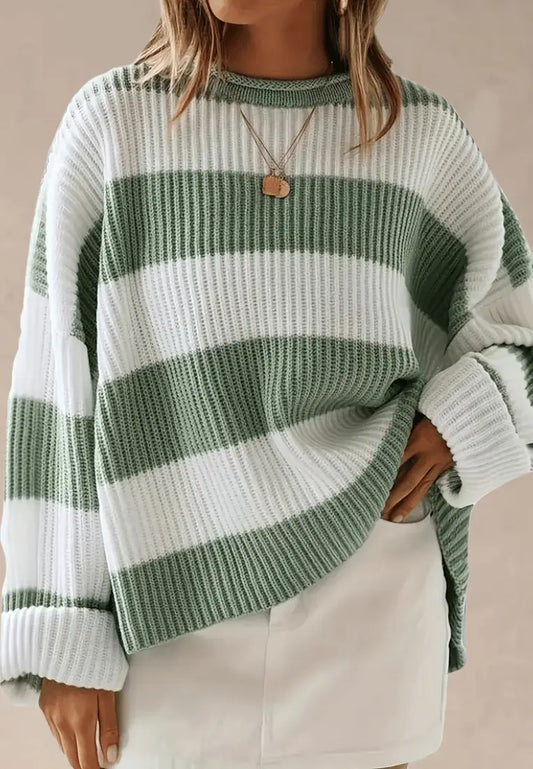 Zielono-biały sweter damski oversize w poziome pasy