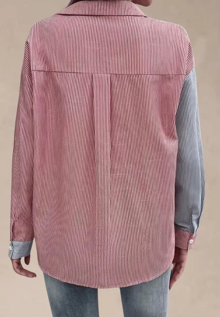 Dwukolorowa koszula damska w paski z kieszenią i jasnymi guzikami