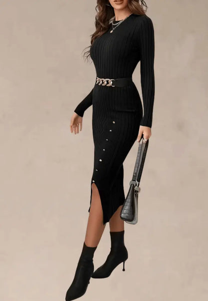 Czarna sukienka dzianinowa z długim rękawem i rozcięciem