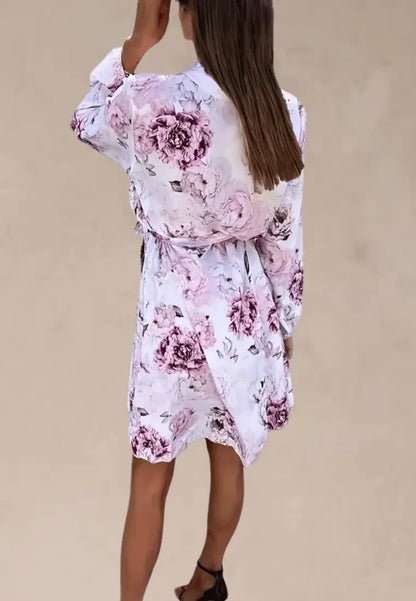 Biała sukienka w kwiaty z paskiem i zapięciem na guziki