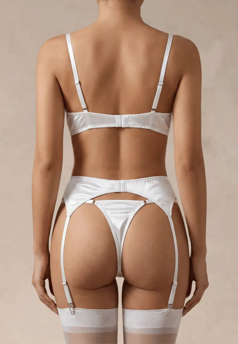 Biały zestaw bielizny damski haftowany z satyną i pasem do pończoch