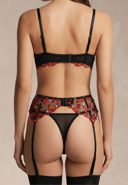 Czarno-czerwony zestaw bielizny damski haftowany w serca z pasem do pończoch