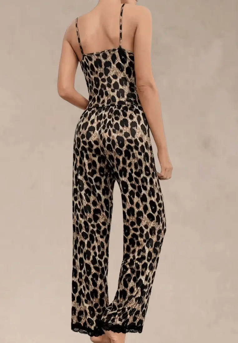 Brązowy komplet piżamowy damski na ramiączkach z długimi spodniami i koronką