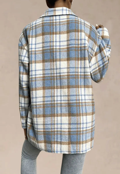 Niebieska koszula damska flanelowa w kratę z kieszenią i długim rękawem