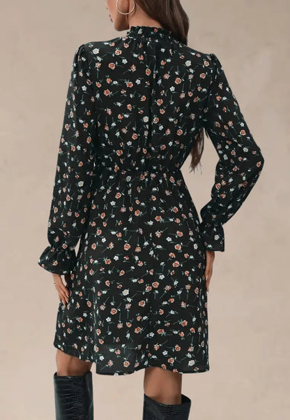 Czarna sukienka w kwiaty ze stójką i długim rękawem