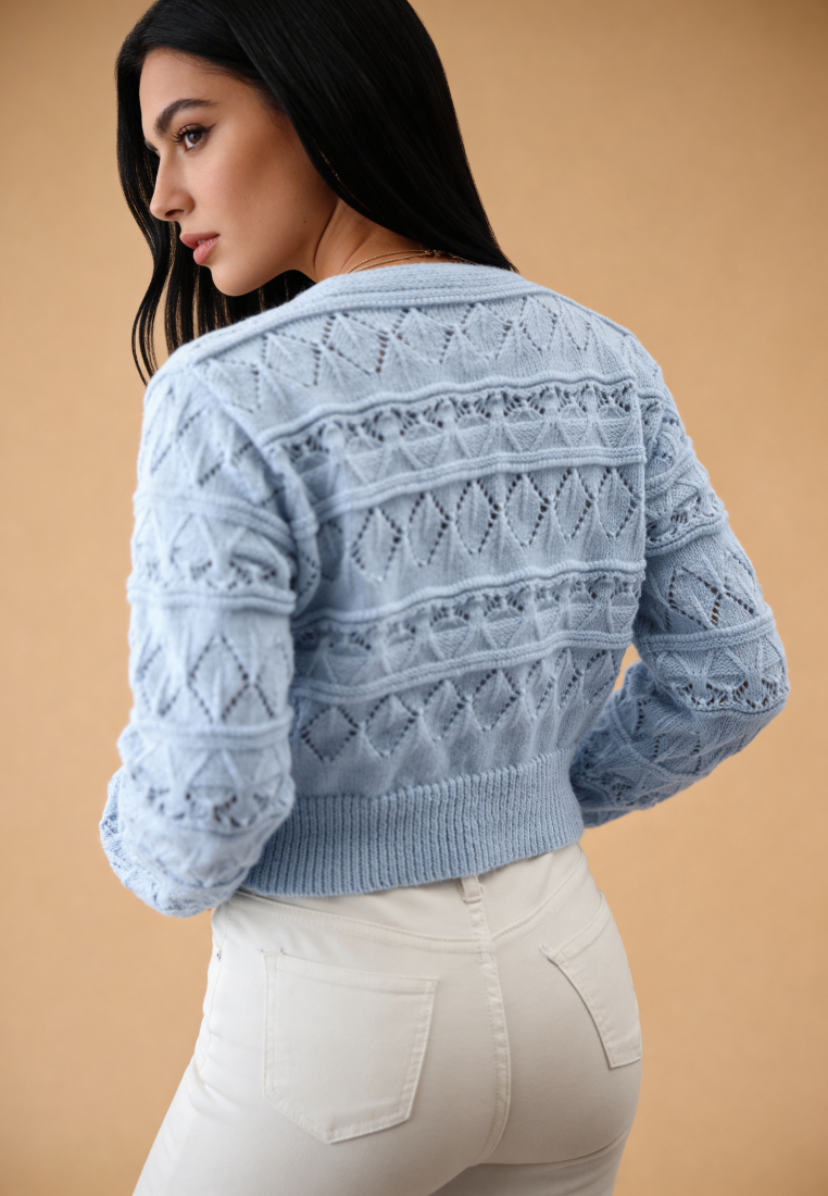 Błękitny kardigan damski ażurowy krótki fason perełkowe guziki