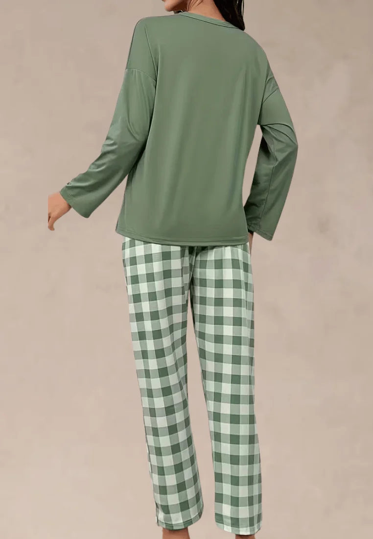 Zielony komplet piżamowy damski z długim rękawem i długimi spodniami w kratę