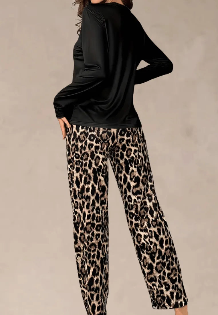 Czarny komplet piżamowy damski z długim rękawem i długimi spodniami w panterkę