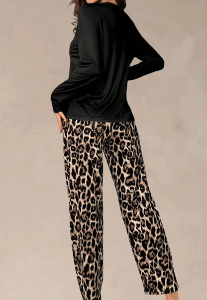 Czarny komplet piżamowy damski z długim rękawem i długimi spodniami w panterkę