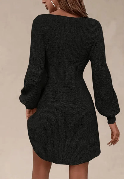 Czarna sukienka dzianinowa z długim rękawem i okrągłym dekoltem