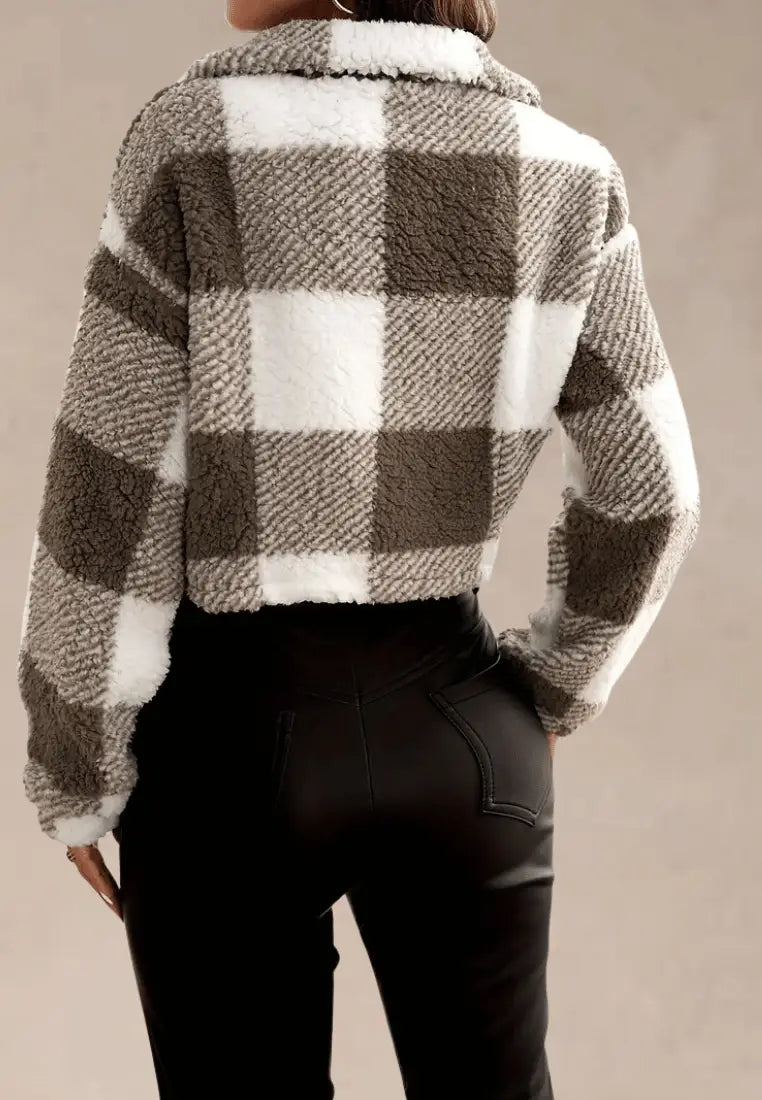 Beżowa kurtka damska polarowa krótka w kratę na zamek