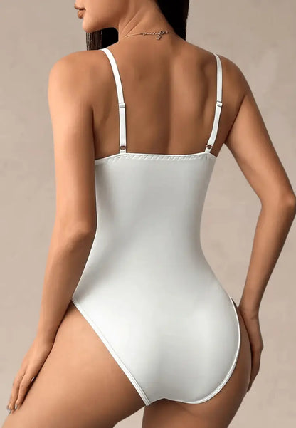 Białe body damskie koronkowe z haftem kwiatowym i miseczkami