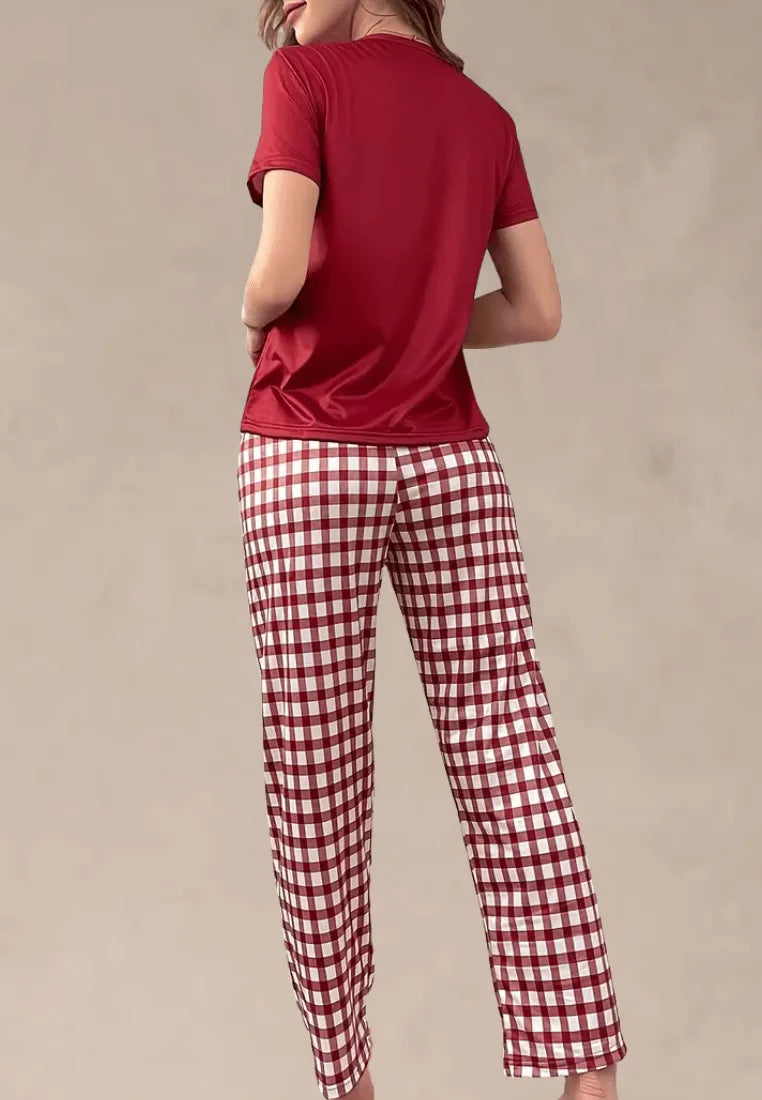 Czerwony komplet piżamowy damski z krótkim rękawem i długimi spodniami w kratę