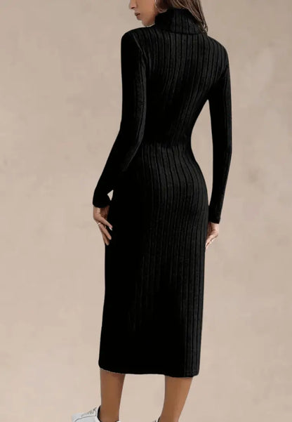 Czarna sukienka dzianinowa midi z golfem i rozcięciem