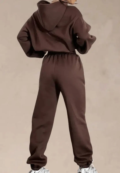 Brązowy komplet dresowy damski z kapturem i elastycznymi nogawkami
