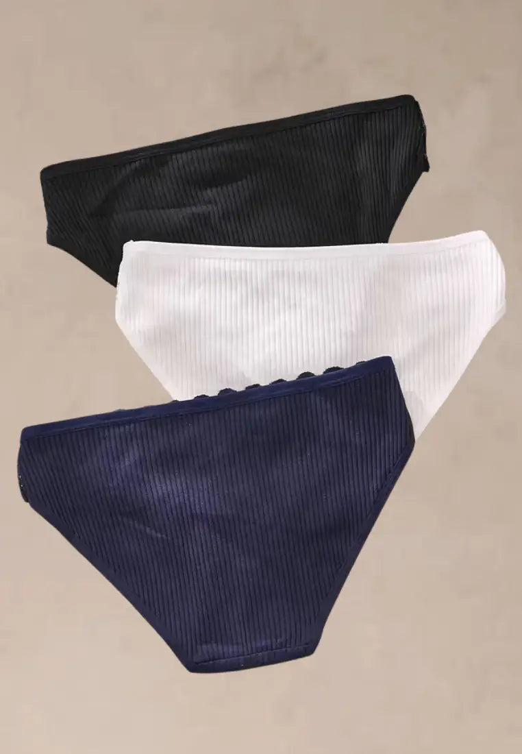 Zestaw 3 szt. figi majtki damskie koronkowe bawełniane czarne, białe i granatowe